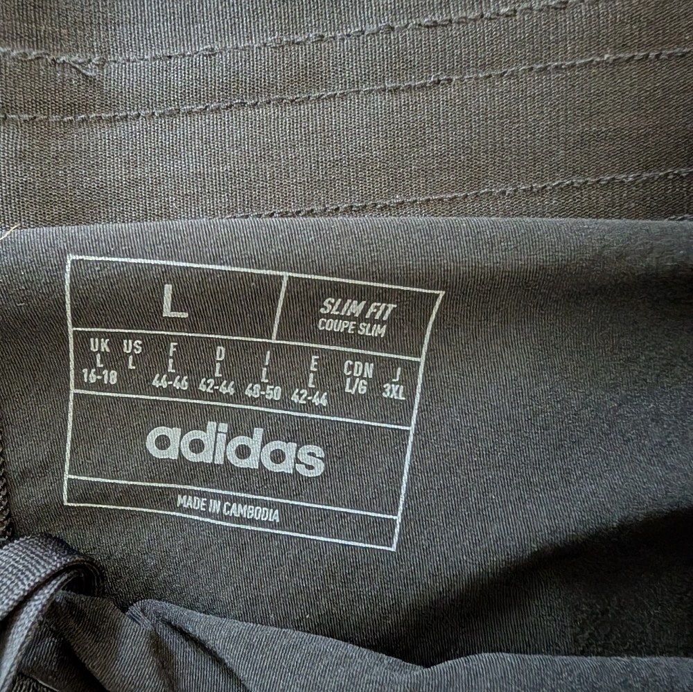 Adidas Shorts SKU864 - Picture 3 of 3
